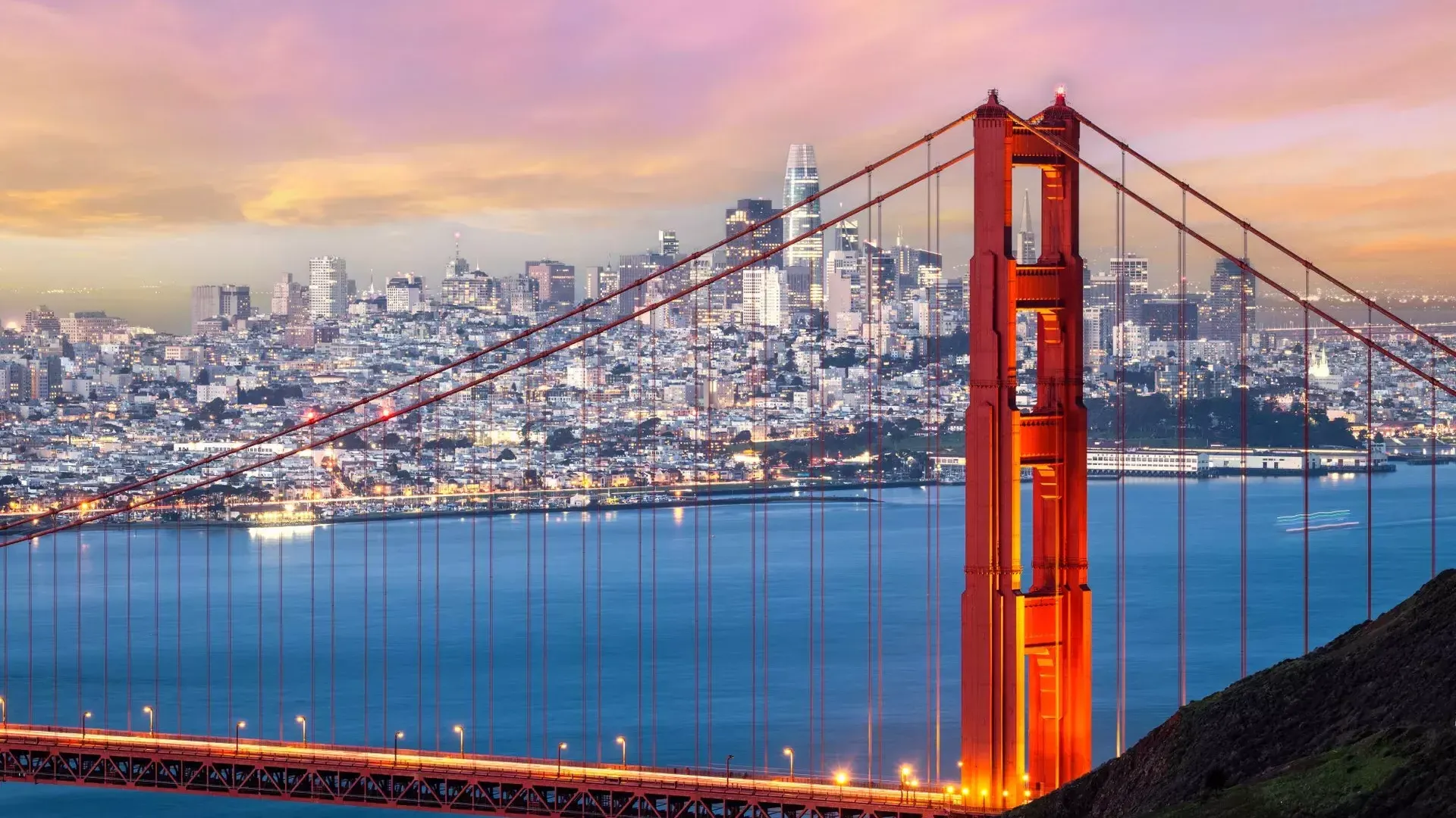 Golden Gate Bridge at dusk