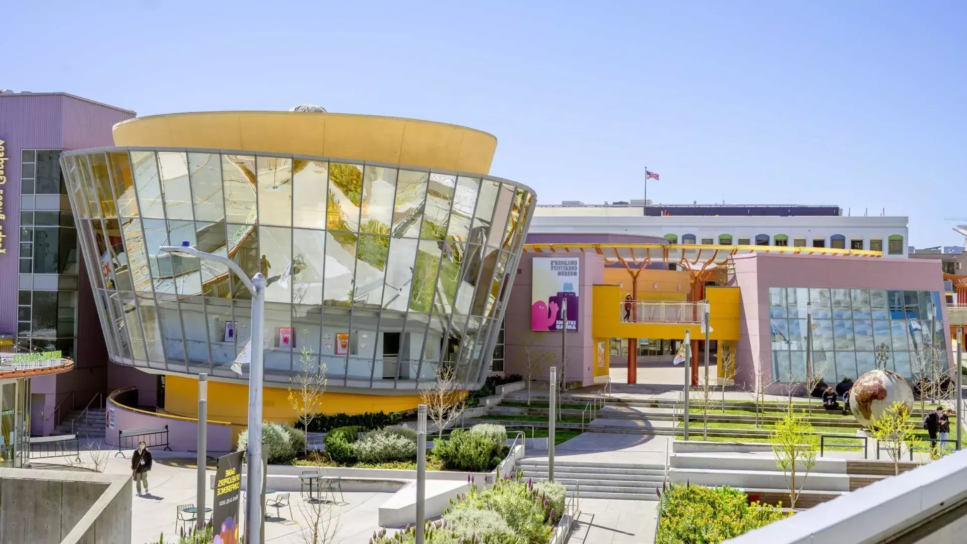 Extérieur du Musée de la créativité pour enfants par une journée ensoleillée